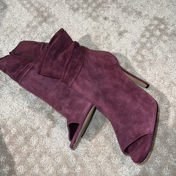 Vince Camuto twice worn suede booties, size 10, beautiful - Picture 4 of 6